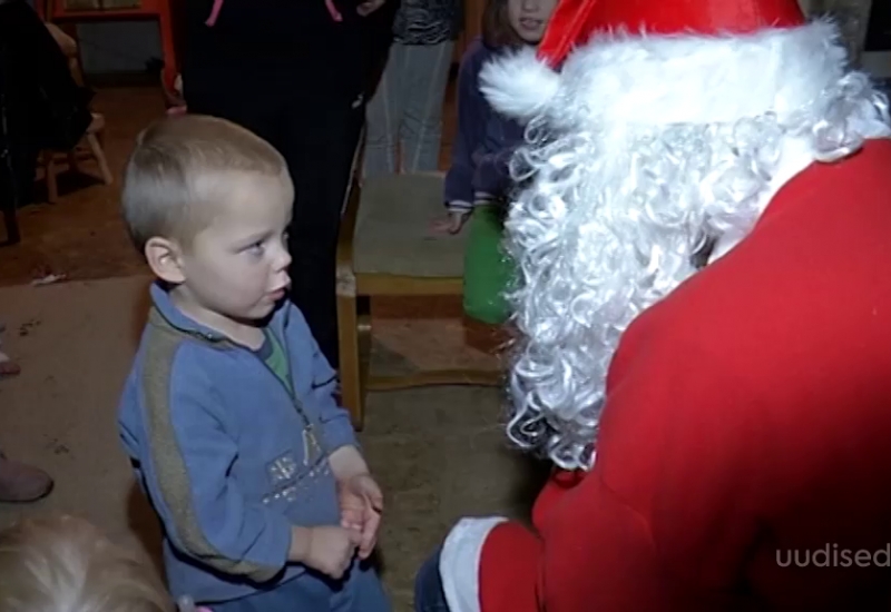 VIDEO! Viljandimaa noormees toob suurperedele jõulurõõmu