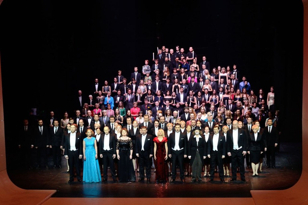 ILUS TEGU I Rahvusooper Estonia tänab eesliinitöötajaid ja kutsub nad teatrisse