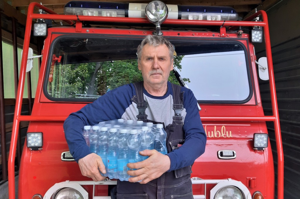 VABATAHTLIKE TOETUSEKS I Saku toetab vabatahtlikke päästjaid joogiveega