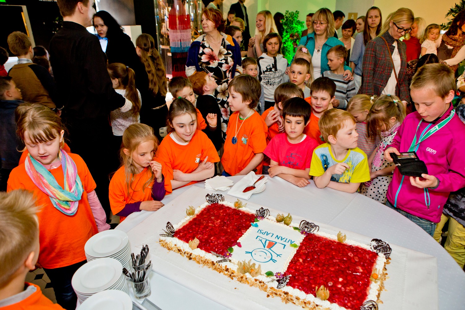 Heategevusfond Aitan Lapsi aitas viia tasuta ja harivad teatrietendused enam kui 8000 Eesti lapseni
